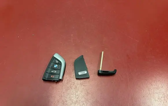 BMW X1 F48 F49 Ignition key/card 8728001