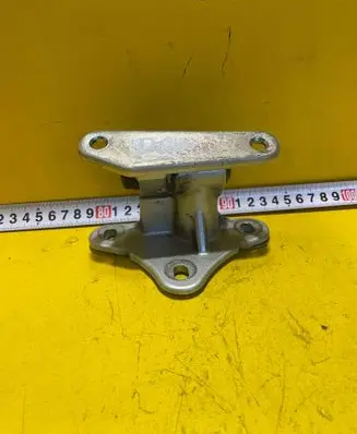 Mercedes-Benz ML W164 Front door lower hinge 