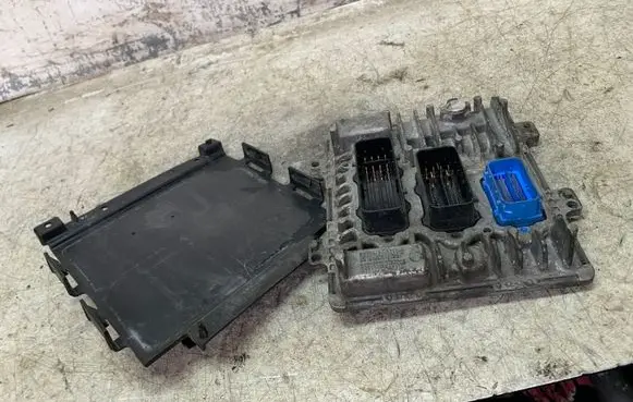 Opel Zafira C Engine control unit/module 55499362