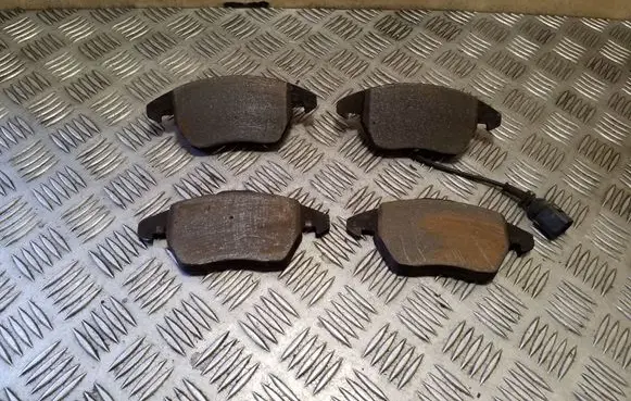 Volkswagen PASSAT CC Brake pads (front) 