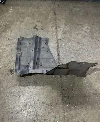 Toyota Prius (NHW20) Front underbody cover/under tray 