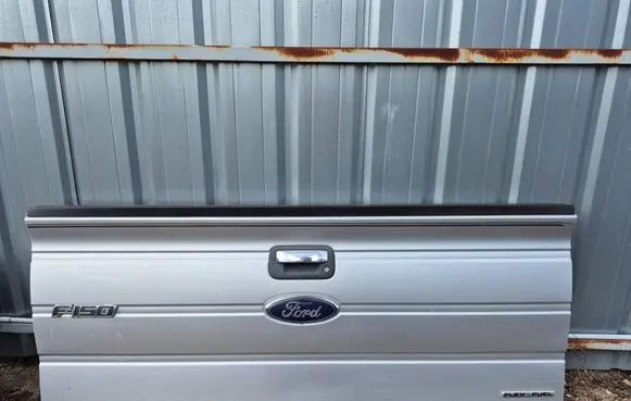 Ford F150 Pick-up truck tonneau cover 