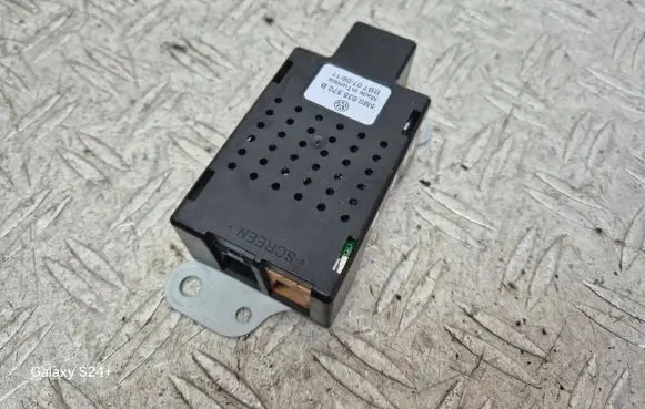 Volkswagen Golf VI Aerial antenna amplifier 5M0035570B