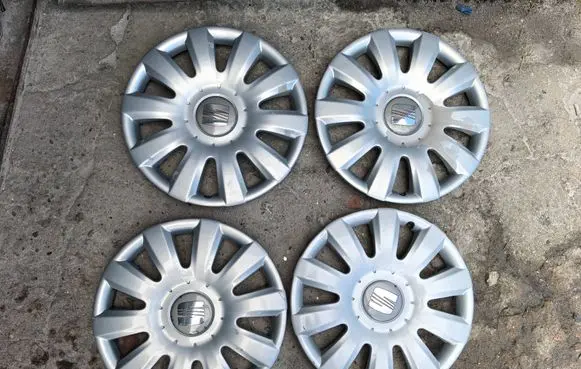 Seat Leon (1P) R15 wheel hub/cap/trim 1M0601147K