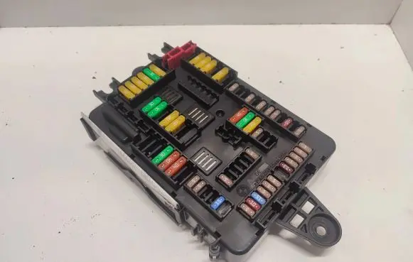 BMW M4 F82 F83 Fuse module 9389070 19561000001