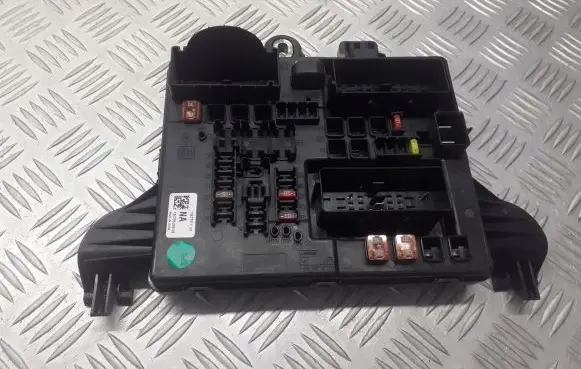 Opel Insignia A Fuse box set 13277317