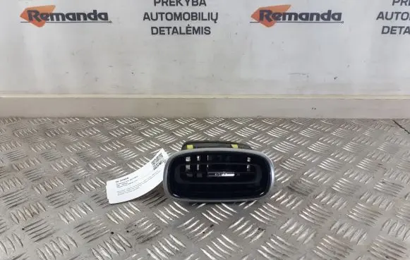 Toyota Prius (XW50) Dashboard side air vent grill/cover trim 5566047150 GN71159840