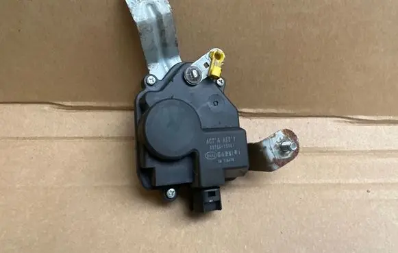 Hyundai Getz Tailgate boot lock/latch motor 957501c001