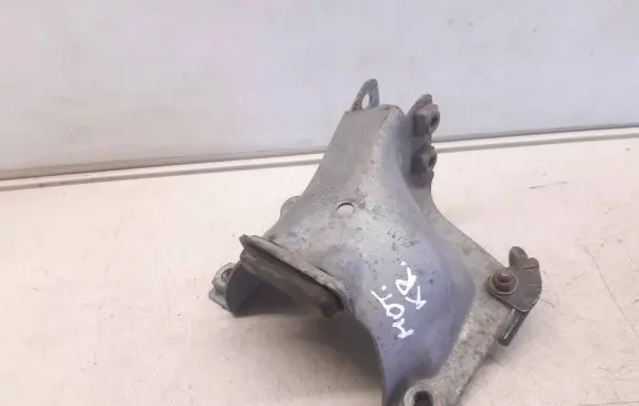 Audi A8 S8 D4 4H Engine mounting bracket 4H0399059B