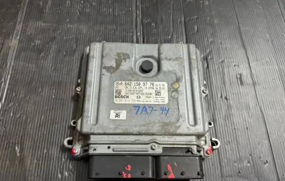 Mercedes-Benz ML W164 Engine control unit/module A6421509778 0281013759