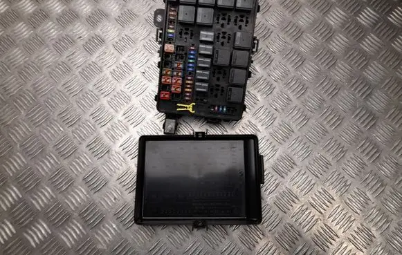 Maserati Ghibli Fuse box set 670007428