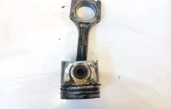 Volkswagen Bora Piston with connecting rod