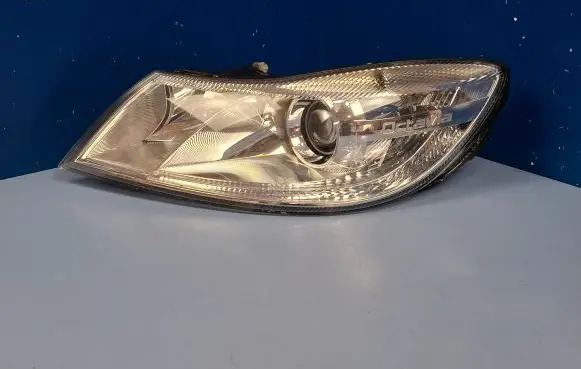 Skoda Octavia Mk2 (1Z) Headlight/headlamp 1Z1941015F 1EL24705201