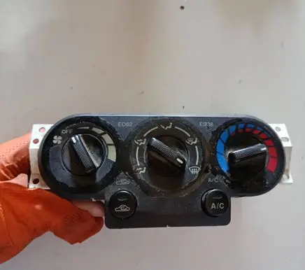 Mazda Tribute Climate control unit KED38E ED38 3K28