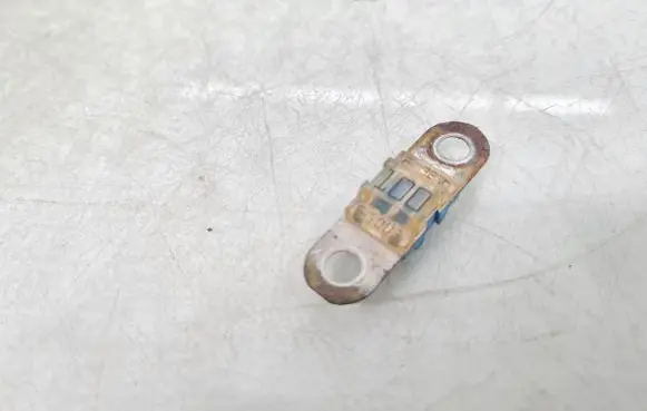 Volkswagen PASSAT B6 Fuse 