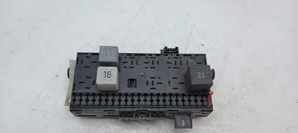 Volkswagen Golf II Fuse module 171941813D