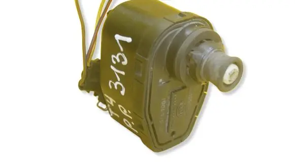 Volkswagen Transporter - Caravelle T4 Headlight level adjustment motor 165941295 00437542