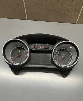 Opel Insignia B Speedometer (instrument cluster) 39113829 175597137