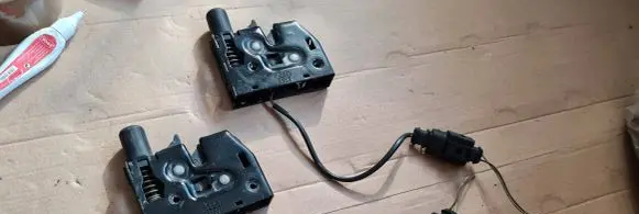 Engine bonnet/hood lock/catch
