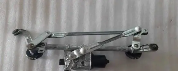 Nissan Leaf II (ZE1) Front wiper linkage and motor C118A