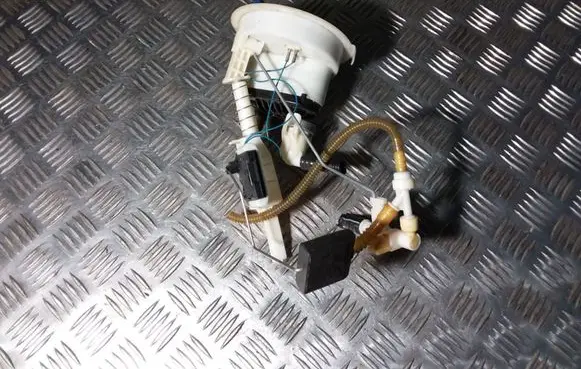 BMW 1 E81 E87 Fuel level sensor 6763851