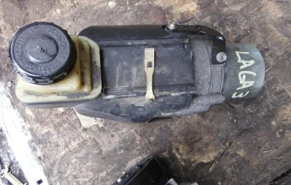 Renault Laguna III Power steering pump