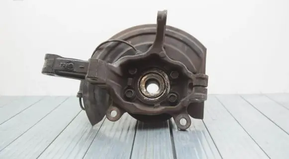 Nissan Rogue Front wheel hub