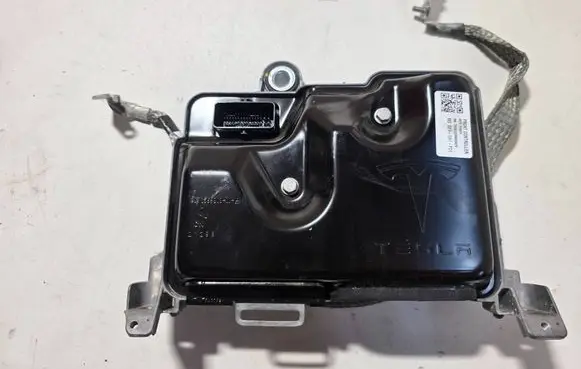 Tesla Model 3 Central body control module 1569303-00-A