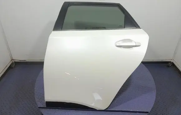 Toyota Auris E180 Rear door