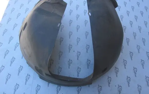 Front wheel arch liner splash guards