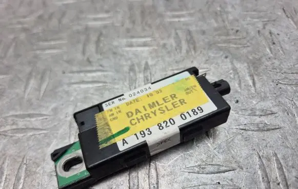 Chrysler Crossfire Aerial antenna amplifier A1938200189