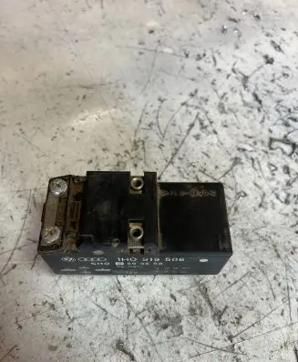 Volkswagen Golf III Coolant fan relay 1H0919506 898658
