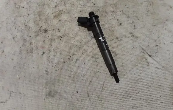 BMW X3 G01 Fuel injector 8571565