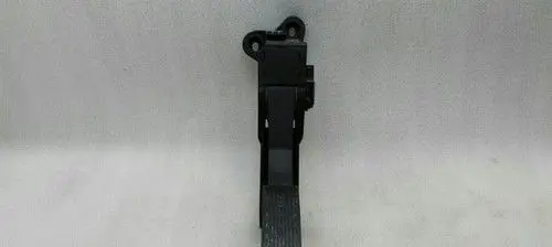 Mercedes-Benz ML W164 Accelerator throttle pedal A1643000104