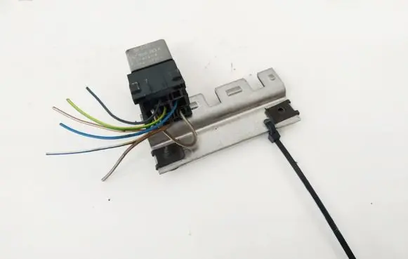 Volkswagen PASSAT B4 Other relay 357906383a