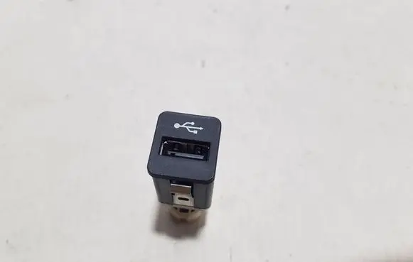 BMW 5 F10 F11 USB socket connector VVV9167196 9167196