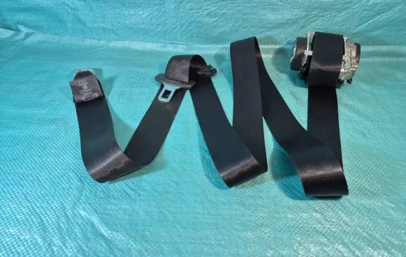 Skoda Octavia Mk2 (1Z) Front seatbelt 1Z0857702C 616015800 16072009