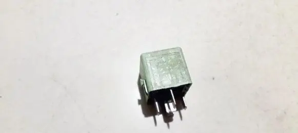 BMW 5 E39 Other relay 61368373700 v23134-k59-x312