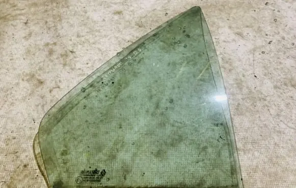 Renault 19 Rear vent window glass 