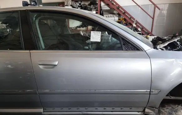 Audi A8 S8 D3 4E Front door LY7W
