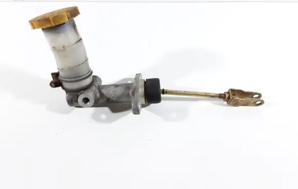 Subaru Forester SF Clutch master cylinder 