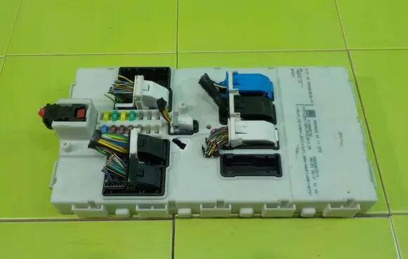 BMW 1 F20 F21 Fuse box set 9280622 BEZPIECZNIKOW
