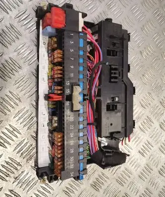 BMW X3 E83 Fuse module 8364540