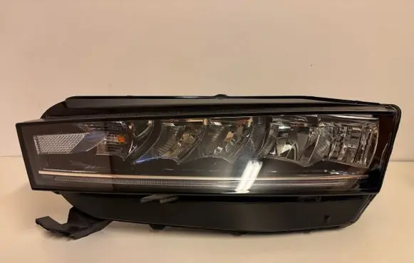 Skoda Octavia Mk4 Headlight/headlamp 5E4941015 LE18A6418 030111823100
