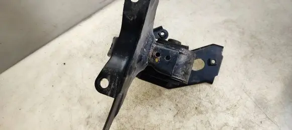 Toyota Yaris Engine mount bracket AVA2125