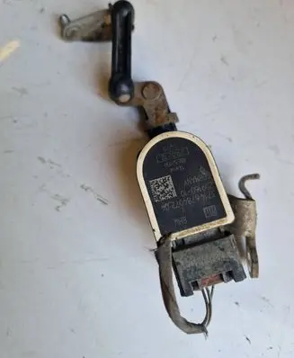 Headlight/headlamp level sensor