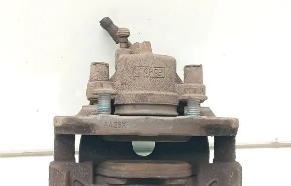 Volvo V40 Front brake caliper
