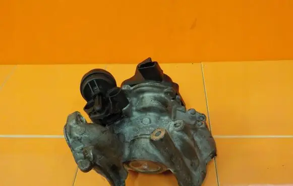 Ford Galaxy EGR thermostat 30725855