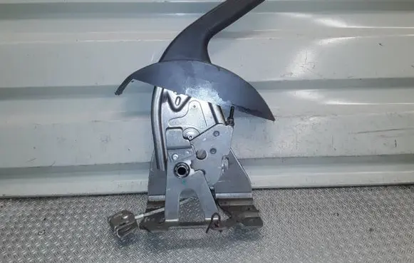 Nissan Qashqai Handbrake/parking brake lever assembly