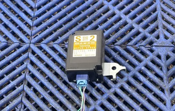 Toyota Prius (XW30) Keyless (KESSY) go control unit/module 8974047020 2713000081